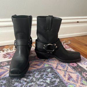 Frye Harness 8R Womens